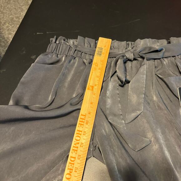 Lulus Chic Gray Paper Bag Tie Waist Pants Medium M NWT Shiny Dressy Cuff Hem - Picture 4 of 7